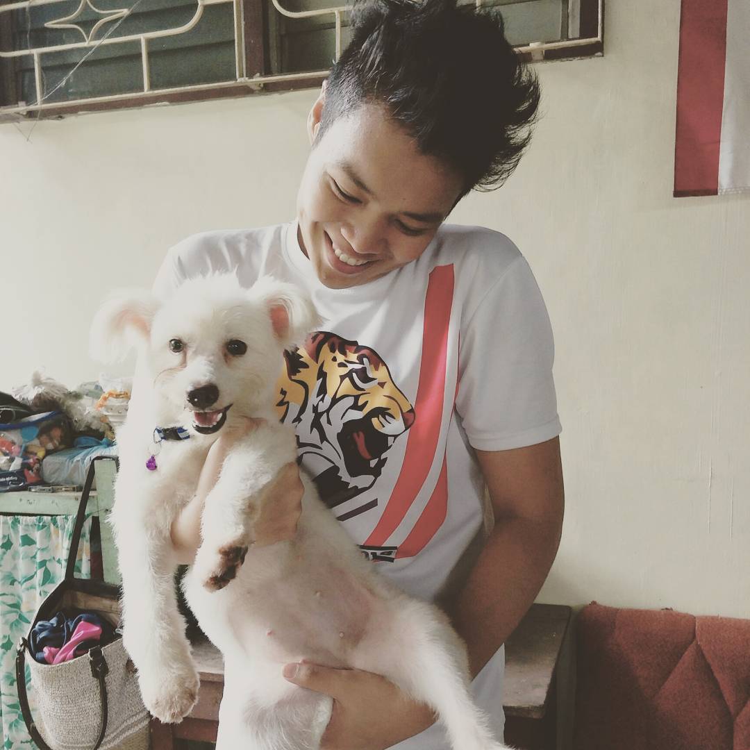 WooGyu_17's tweet photo. Sending our love here in Twitter world, good night from me & Disney 😬😴🐶 #disney #pet #petph #maltese #malteseph #doglover https://t.co/4a16g8G3sF