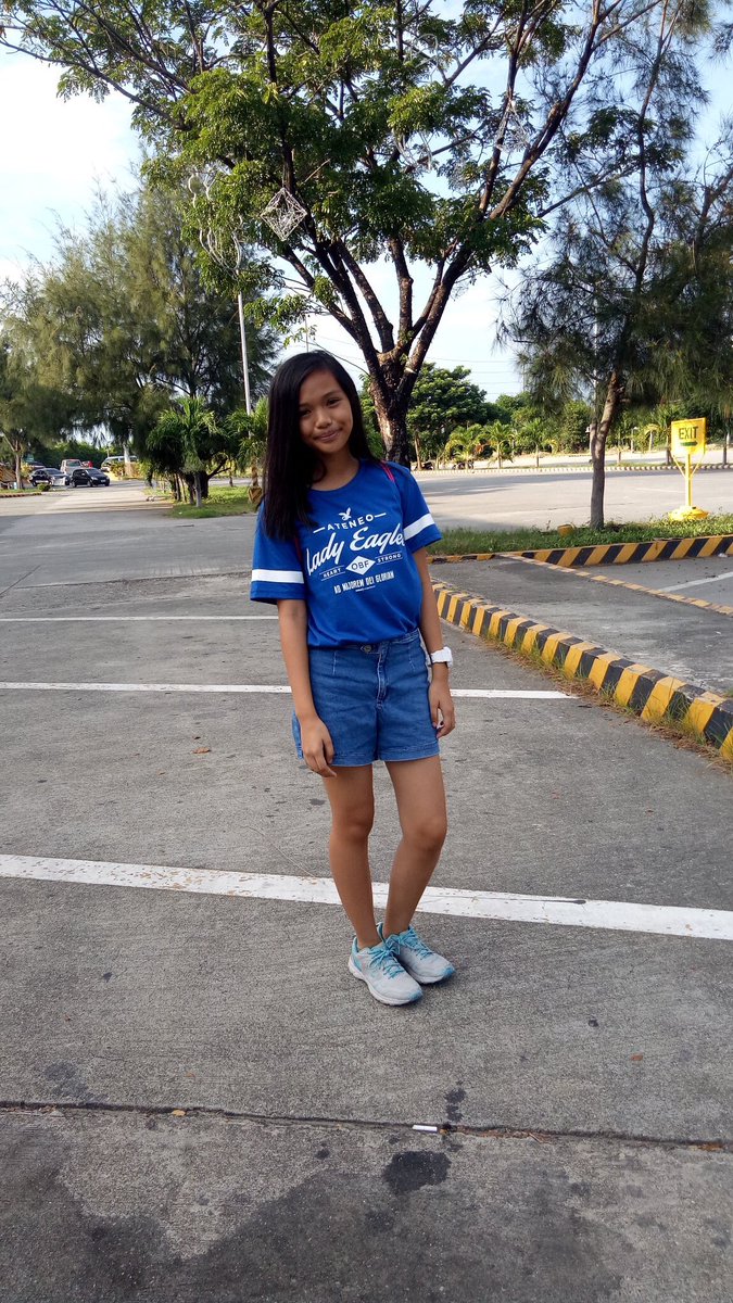 ChicksOfADMUFD's tweet photo. 💙 die hard fan ng Ateneo 
😍 Bea and Alyssa
💙 blue blooded
😊 hindi siya crush ng crush niya 😒😂 https://t.co/eVovEkMfYC