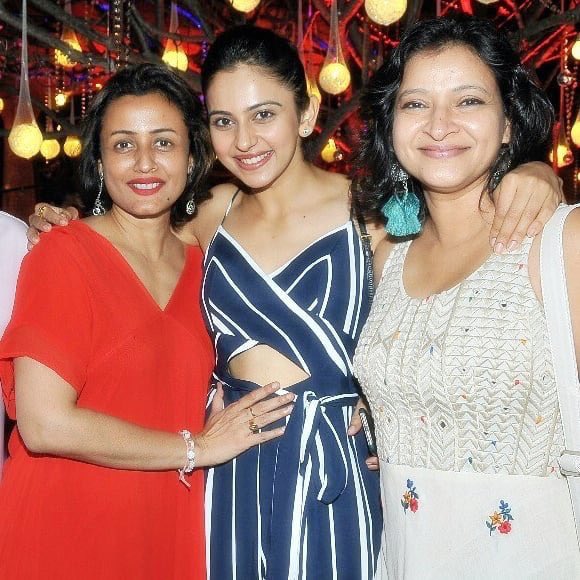 film70mm's tweet photo. Three prettiness in one frame! #jaygalla's party 🎉🎄

#Namrata , @Manjula, #Padama, #Rakulpreet 😊 https://t.co/qdaw8BpTuN