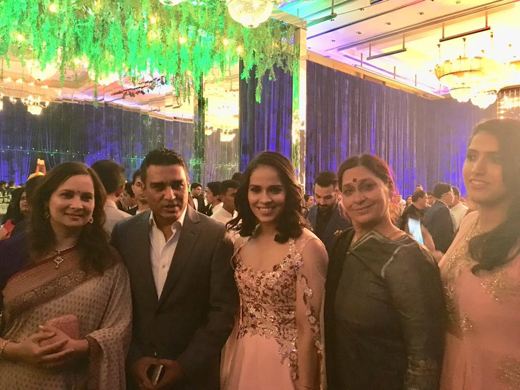 sanjaymanjrekar's tweet photo. Lovely meeting the Nehwal family at Virat Anushka wedding. https://t.co/VU1G1CrSle