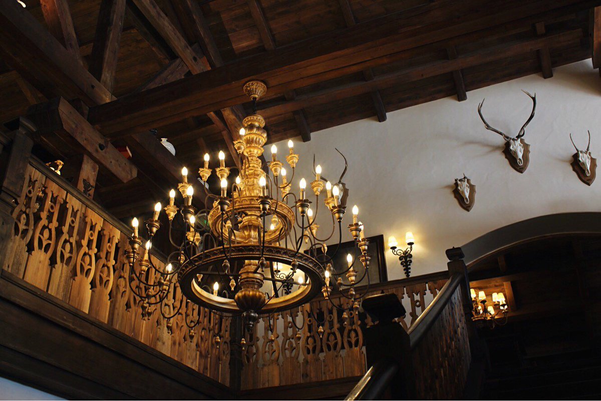 chaletdepierres's tweet photo. La neige est de retour à Courchevel ! C'est le moment de vous réchauffer autour d'un bon repas face aux pistes !
#Courchevel #ChaletdePierres https://t.co/jF1Y0s1ROM