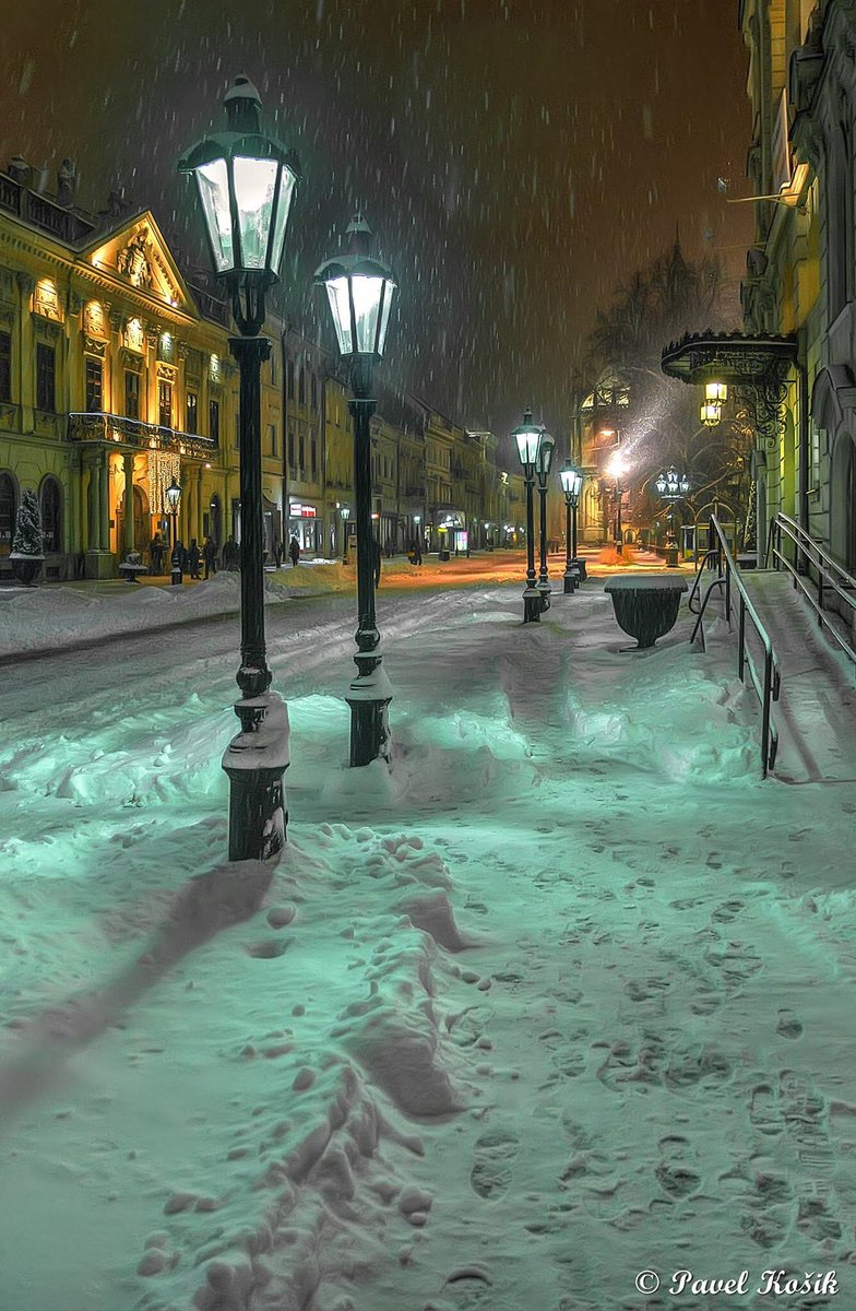 ThisIsSlovakia_'s tweet photo. Winter in Košice ❄️☃️🎅🏻
Photo by Pavel Kosik 💙🇸🇰#ThisIsSlovakia #Slovakia #dedinky #mlynky #train #slovensko #winter #GoodIdeaSlovakia #rt #home @NatGeoChannel @CNNTravel @BBC_Travel @BBCTravelShow https://t.co/JPKbcrp1x3