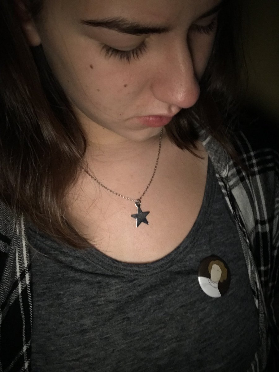 kitrhapsody's tweet photo. “No one’s ever really gone”
it’s been a year and we still miss our space princess #CarrieFisher #ourspaceprincess https://t.co/bOhJdtCdmS