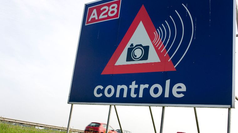 ANWB's tweet photo. Te hard rijden wordt duurder in 2018: https://t.co/scwFCMAvoY https://t.co/34EmK9zbVj