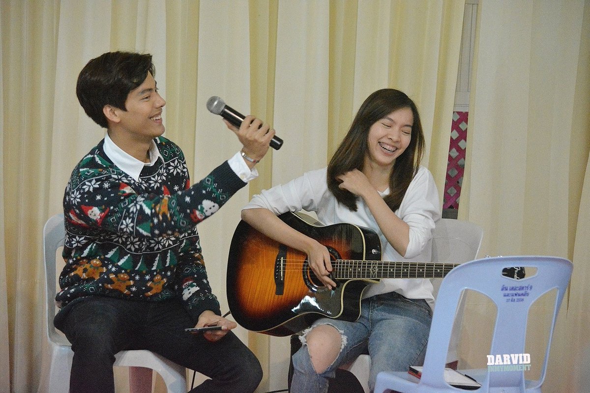Darvidmymoment's tweet photo. พี่ชายตัวโตกับน้องสาวตัวเล็ก หยอกกันน่ารักเชียว😊 @tae_darvid  #26122017 #Taedarvid https://t.co/QTYn8QFq6m