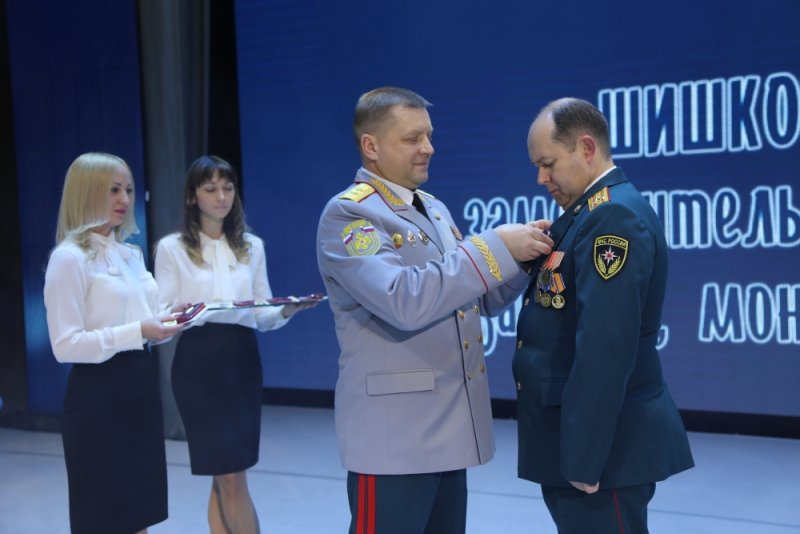 mchs_24's tweet photo. Торжественное мероприятие, посвященное Дню спасателя России  https://t.co/AkzWiIq4Ku https://t.co/d6qe8CEg6C