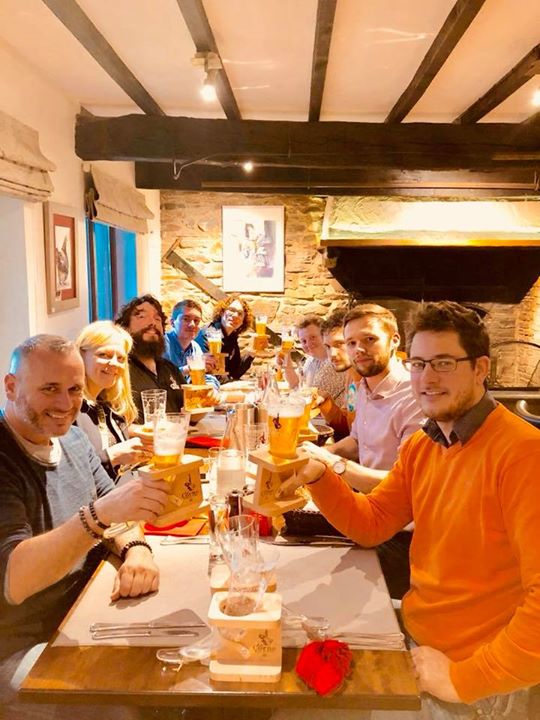 Bonnes fêtes à toutes et tous, l’équipe de la Corne vous embrasse. 
Santé sans pitié !