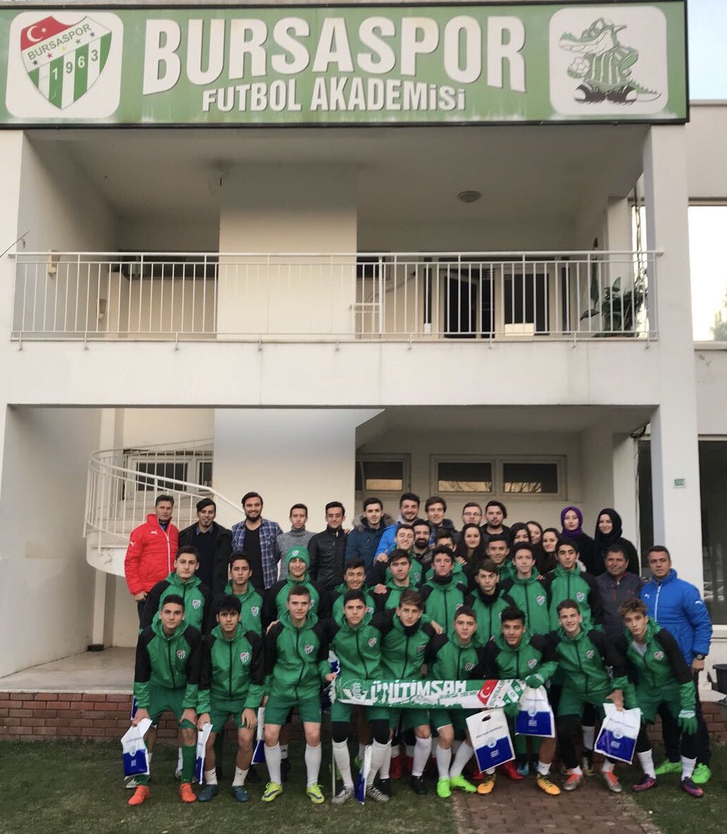 🚨 Ünitimsah Uludağ ve Bursa Teknik taraftar grubumuz, Vakıfköy Tesislerimizde bulunan kütüphaneye kitap setleri hediye etti ve U15 takımımıza başarılar diledi
#Bursaspor 💪🏻🐊