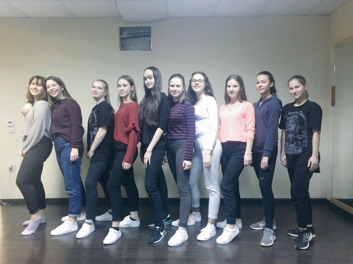elenatchi's tweet photo. Мои деевочки! ❤️ #mysistersbandcrew #TIMEZTEAM https://t.co/Eb7BpCRWPN