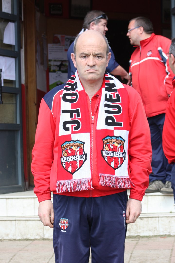 PuenteCastroFC's tweet photo. Hoy nos ha dejado nuestro aficionado número uno, el directivo más carismático del club, amor permanente, la razón de ser en estos últimos 25 años de nuestro club. El alma del Puente Castro es inmensa, ahora menos. La familia arlequinada no te olvidará. 
DEP https://t.co/5CgRo2bJkx