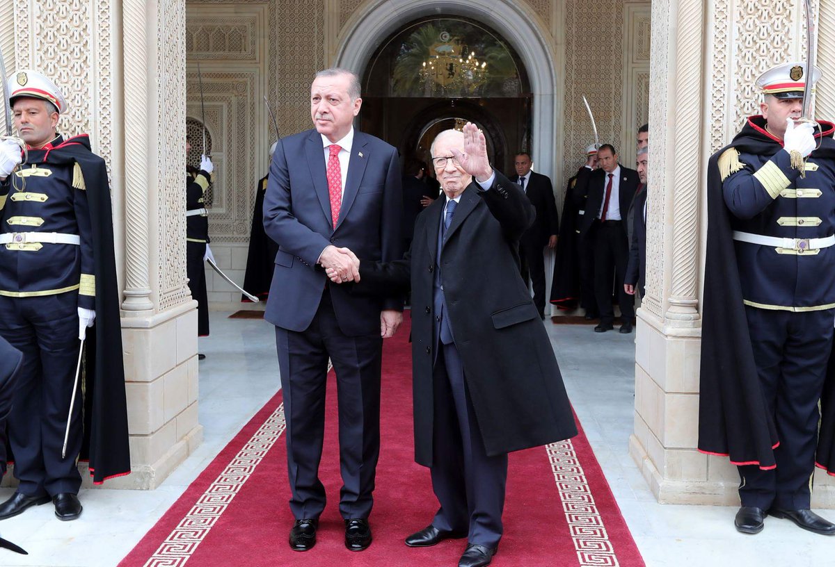 TunisieDiplo's tweet image. استقبال رئيس الجمهورية الباجي قايد السبسي 🇹🇳 للرئيس التركي 🇹🇷رجب طيب أردوغان بقصر قرطاج الاربعاء 27 ديسمبر 2017 في مفتتح زيارة الدولة التي يؤديها إلى #تونس.