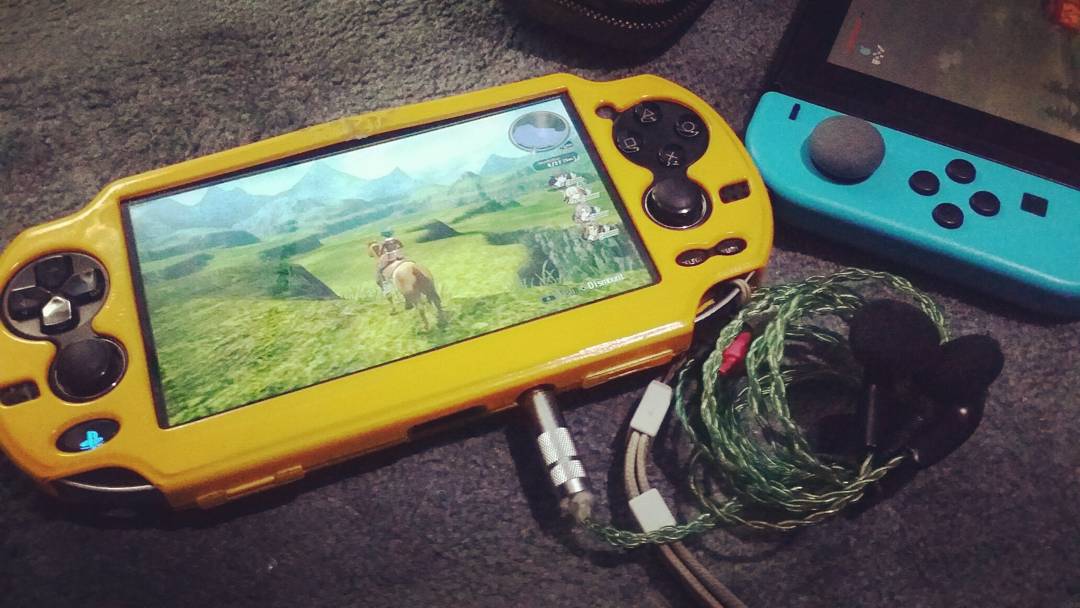 nullpogah's tweet photo. "Camp" with my Campfreds and Campfire Orions.
#campfireaudio #orion #cypherusaudio #campfred #psvita #閃の軌跡 #trailsofcoldsteel #nintendoswitch #botw #zelda https://t.co/Sbfb3Jc11Z