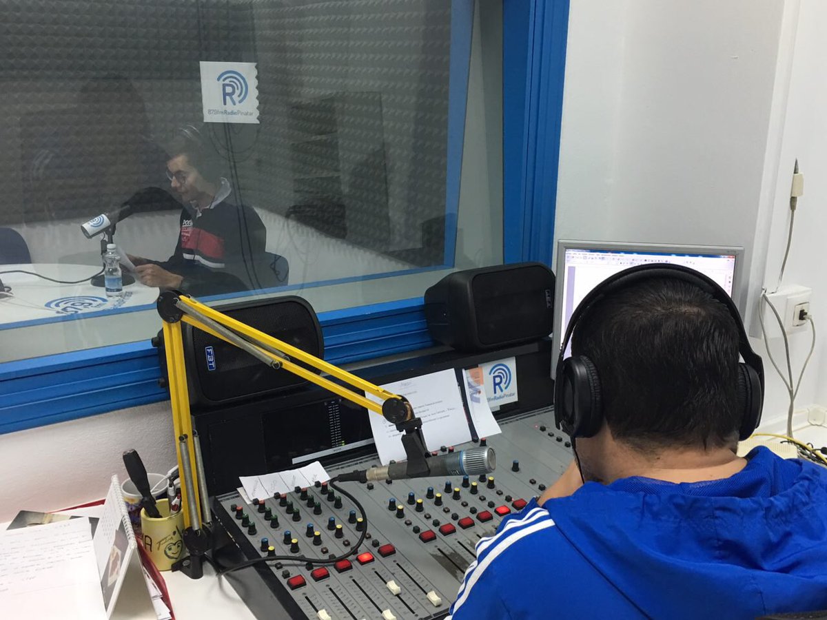 Loren_am90's tweet photo. Perfilando los últimos detalles de la mejor conferencia que he hecho en mi vida! Hoy en @RadioPinatar junto a @tarragasp y todo el equipo de la radio grabando la voz en off del vídeo inicial. Gracias a @PinatarInfo y todo el equipo por la ayuda!Tremenda ilusión ☺️☺️ https://t.co/D2Ct6fMtdp