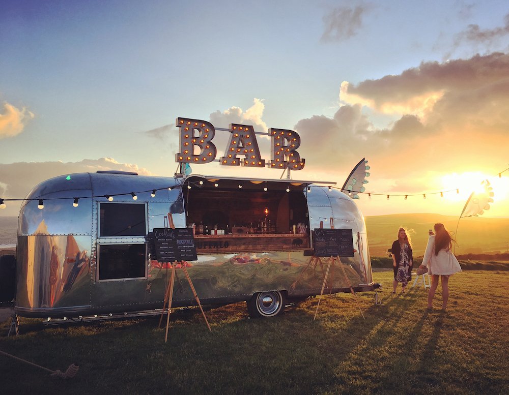 coolrocksUK's tweet photo. Blog: The People You Need Involved In Your Wedding

When it comes to your wedding day you only want the very best suppliers. Those people who will transform your dreams and deliver over and above your expectations. 

Read more https://t.co/qtDU7qg8qO https://t.co/JVrpBE8KGA