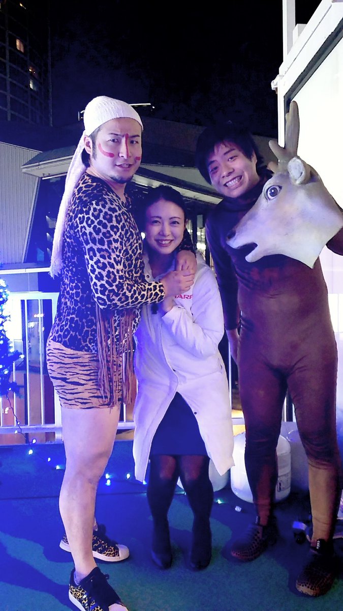 菊地恵美子 Ar Twitter ニーブラされました 笑 バンビーノさん 寒いなか2ステージお疲れ様でした ありがとうございました バンビーノ ニーブラ 吉元芸人 Mc 菊地恵美子