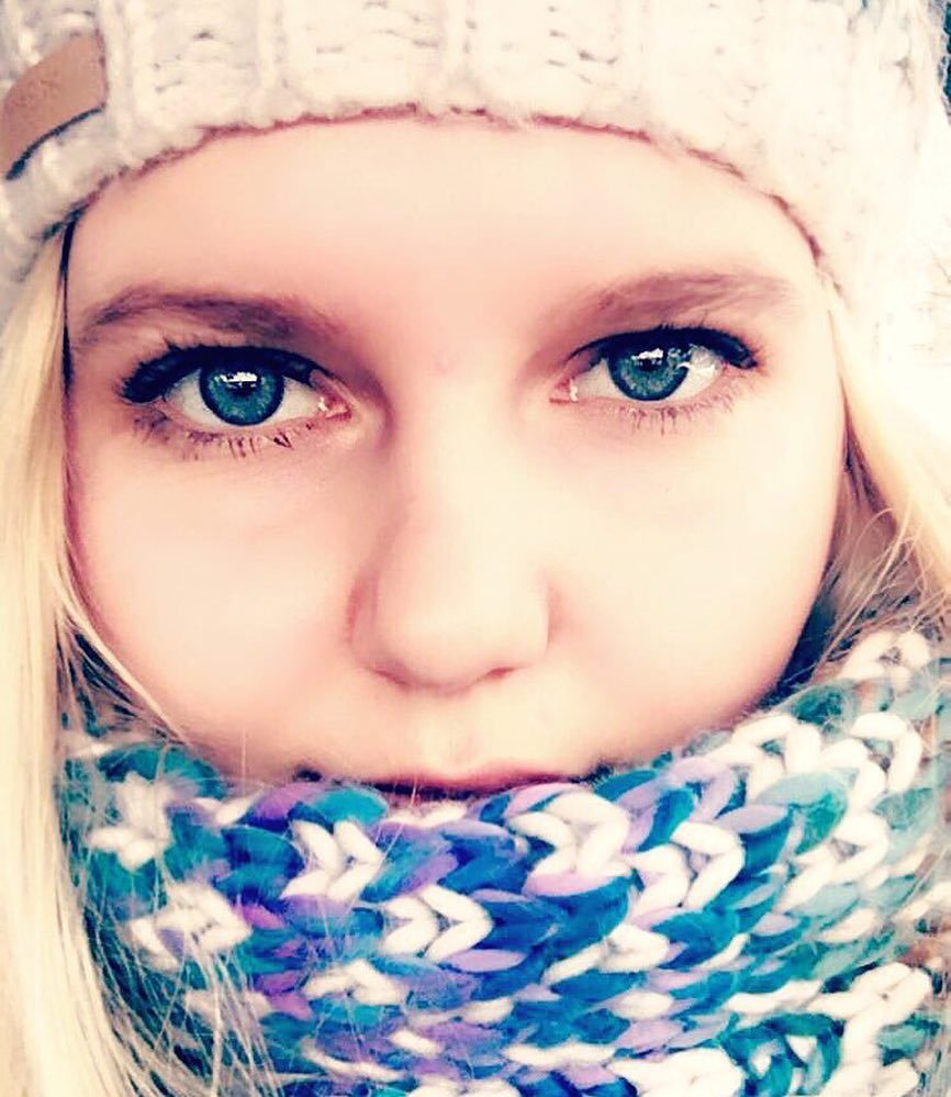 NoraMalia185's tweet photo. Feeling #wintery today. #winterfashion #winterlook #scarf #selfie #winterselfie #beanie #blonde #germangirl #germany #kiel #winter2017 #blueeyes #girlsjustwannahavefun #selfiegram #wintercolors #coldstyle #coldcolors #beautifulgirls #carselfie https://t.co/qz94jsjVqA https://t.co/weUKVoHqGf