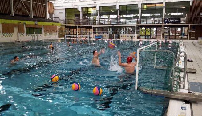 julien_issoulie's tweet photo. Reprise de l’entraînement pour les messieurs! Les qualifications approchent
@FFNatation #waterpolo https://t.co/6Q0JDNx4DX