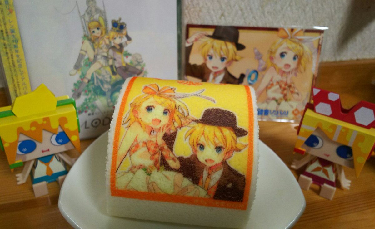 ryurarui's tweet photo. 鏡音誕生日おめでとうー！！残業で遅くなっちゃったけどまだまだ祝うぞー！ https://t.co/PTFfgPjjg7