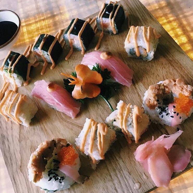 GongModernAsian's tweet photo. She felt like some #Japanese food, Sushi got some!
Tag someone who you would share this platter with.
#StrikeTheGong #Sushi #Pune #Gong https://t.co/yOw8TEBUae