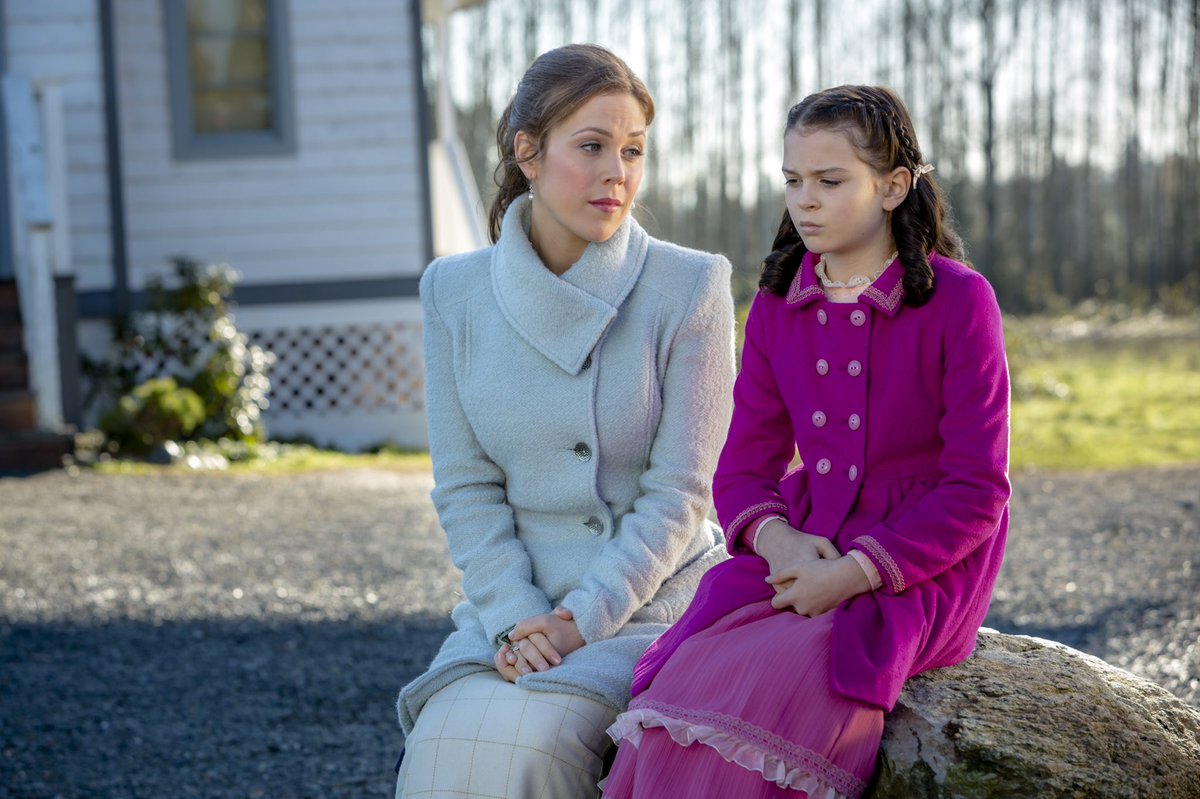 ariescharms's tweet photo. Wow, just got a follow from @ImogenTear! One of #WCTH’s #HopeValleyKids (Hattie)! 😊👍🏻 Thank you! 😘 #Hearties💕
P.S. ❤️ you in WCT❤️ 😉 & other Hallmark Christmas 🎄 movies: #MagicStocking & #TisTheSeasonForLove!! Also, just recently saw you in ABC’s #SomewhereBetween! 😊 https://t.co/JmjA8yPyhN