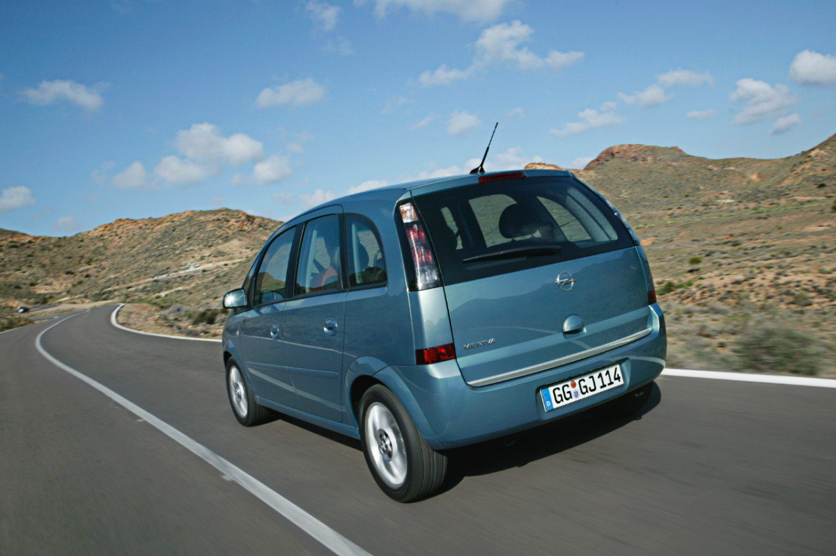 DisoHuelva's tweet photo. Se presentó en 2006  y trajo una novedad en el motor diésel 1.3 CDTI de alta tecnología con 75 CV. ¿Recuerdas de qué modelo de Opel se trata? https://t.co/3dZaiAQdlu