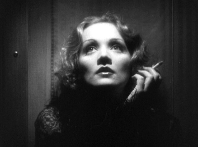 Chom_peoch's tweet photo. Il y a 116 ans naissait la divine Marlène Dietrich.
#MarleneDietrich #LAngeBleu #FemmeFatale #JosephVonSternberg https://t.co/qeYrKrv9jG