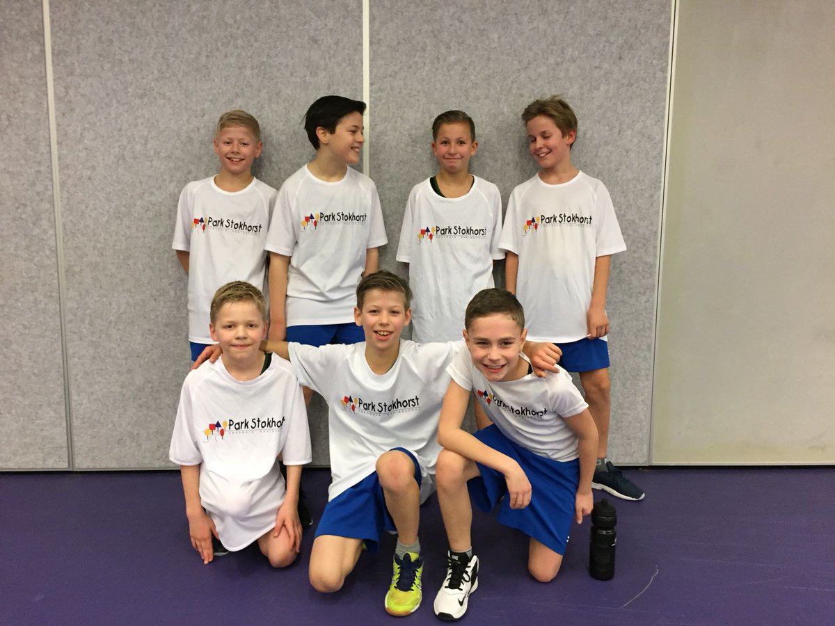 Onze 3 topteams deden vanochtend mee aan het basketbaltoernooi, 1 meisjesteam is door naar de finales! Morgenochtend, Diekmanhal!