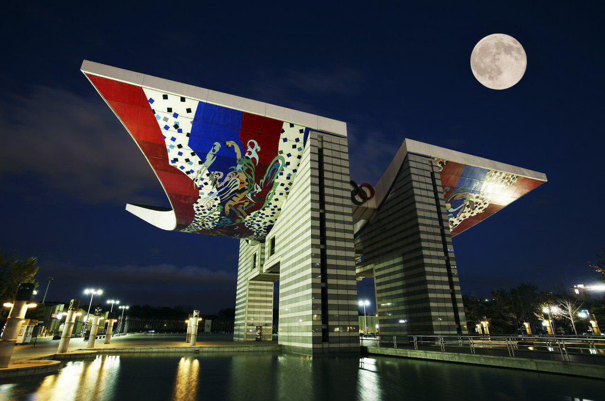 내년 1월1일 슈퍼문이 뜬다는 소식 들으셨나요? 새해 첫날 슈퍼문은 천년에 한번 오는 아주 특별한 MOON이라고 합니다. 촛불혁명으로 탄생한 문재인정부의 성공과 평창동계올림픽 성공을 함께 기원하는 2018년 1월 1일 달맞이 번개 어떤가요?