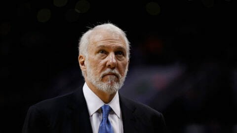 parallelecinico's tweet image. Gregg Popovich ha risposto al perché sia importante la beneficenza: “Siamo ricchi sfondati e non abbiamo bisogno di tutti questi soldi, mentre ci sono persone che ne hanno bisogno. Saremmo degli stronzi se non facessimo beneficenza, mi sembra semplice”
#NBAtipo