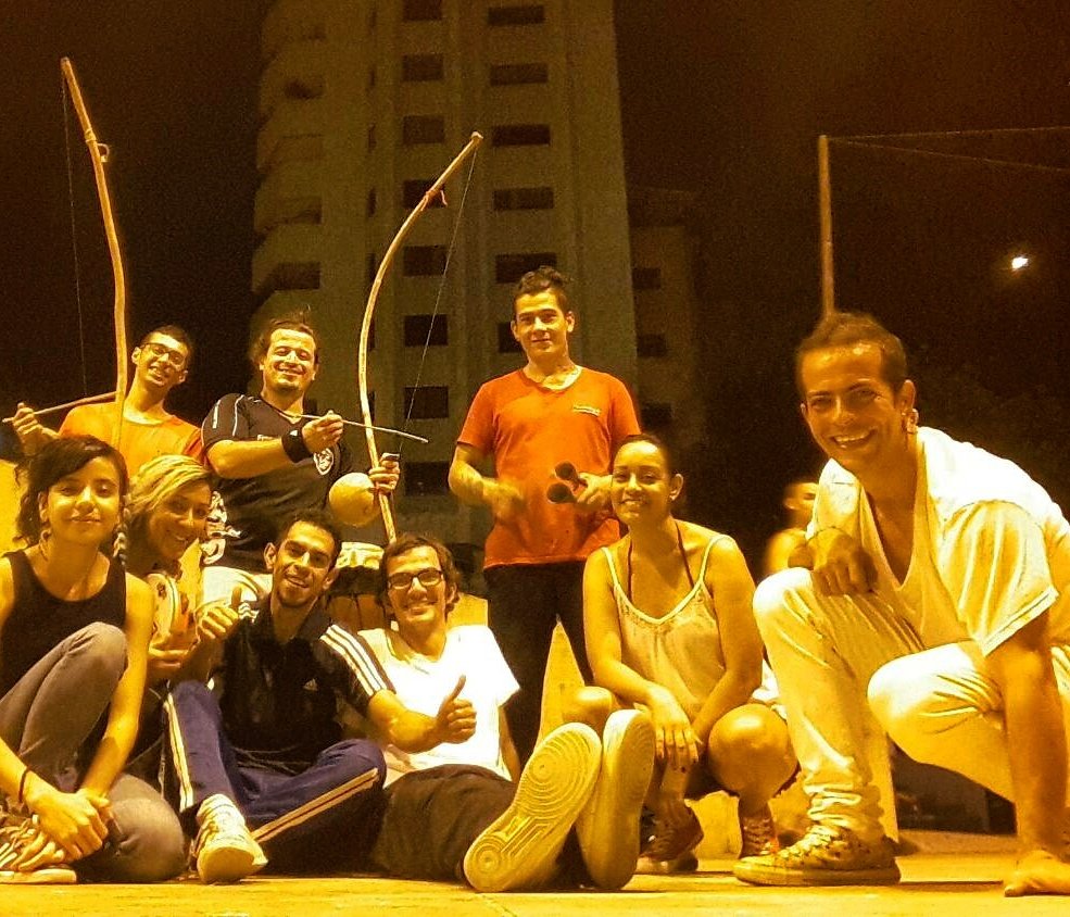 OlimakMusic's tweet photo. 2017 has been a year of discovering new talents, cultures &amp; music! Capoeira is a magical martial art combinig amazing &amp; crazy movements, with chanting voices &amp; native brazilian instruments! 
Thank you all guys to introduce me to these wonderfull movement. #Capoeira #Jogo #Roda https://t.co/18guh64TuF