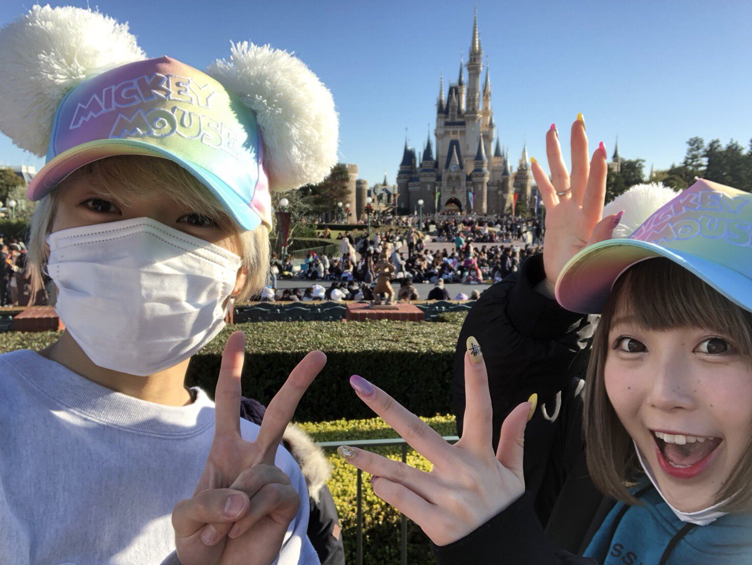 M君 実はクリスマスはえむれなでディズニーランド Amp ディズニーシーに行ってました 短時間だけど 声かけてくれた人達ありがとう 写真撮れなくてごめんね 相変わらず年パス最強だった あとこの帽子かわいい T Co Rthf0ndazt