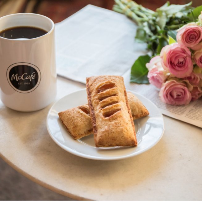 Coffee and pie on the mind ❤️💛