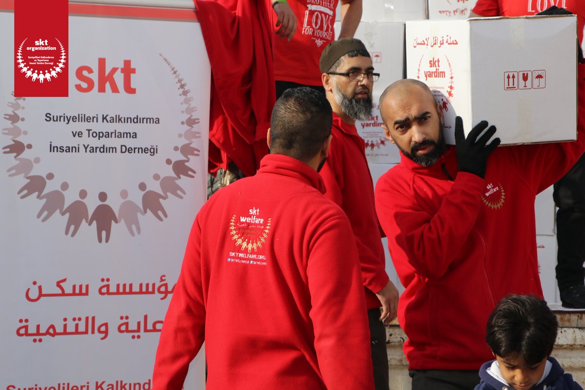 sktorganization's tweet photo. ملخص اليوم الرابع من حملة قوافل الإحسان 12
أتمَّ فريقنا بعون الله تعالى توزيع ما يقارب الـ1700 سلة غذائية على إخوتنا السوريين في مدينة الريحانية
#حملة_قوافل_الإحسان_12
#مؤسسة_سكن_للرعاية_والتنمية
#SKTOrganization
#DecDeployment 
#Stand4Humanity https://t.co/0BwLSRTY6Q