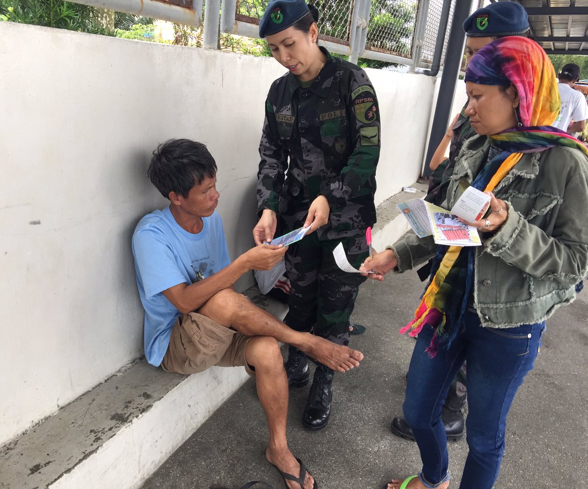 PscRpsb6's tweet photo. Distribution of Flyers on Crime Prevention and illegal drugs at Parola Terminal, City Proper, Iloilo City.
#602ndMC #RMFB6

@pnp_rpsb6 https://t.co/STVzUkmSc1