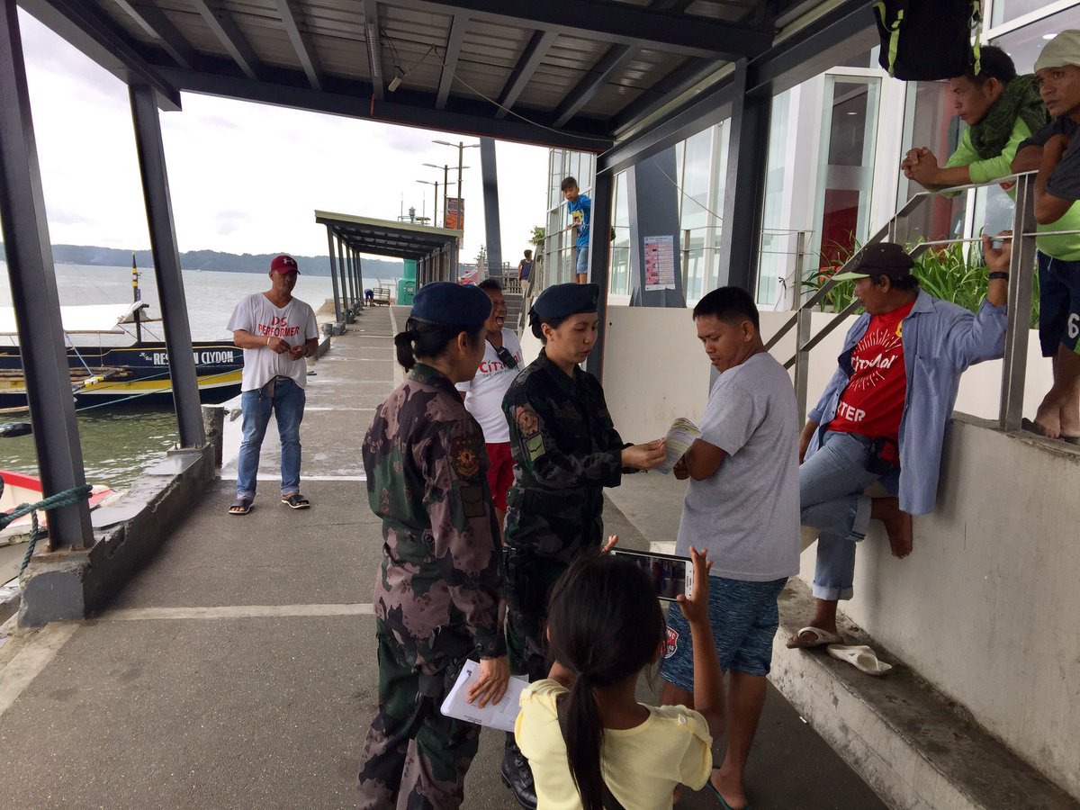 PscRpsb6's tweet photo. Distribution of Flyers on Crime Prevention and illegal drugs at Parola Terminal, City Proper, Iloilo City.
#602ndMC #RMFB6

@pnp_rpsb6 https://t.co/STVzUkmSc1