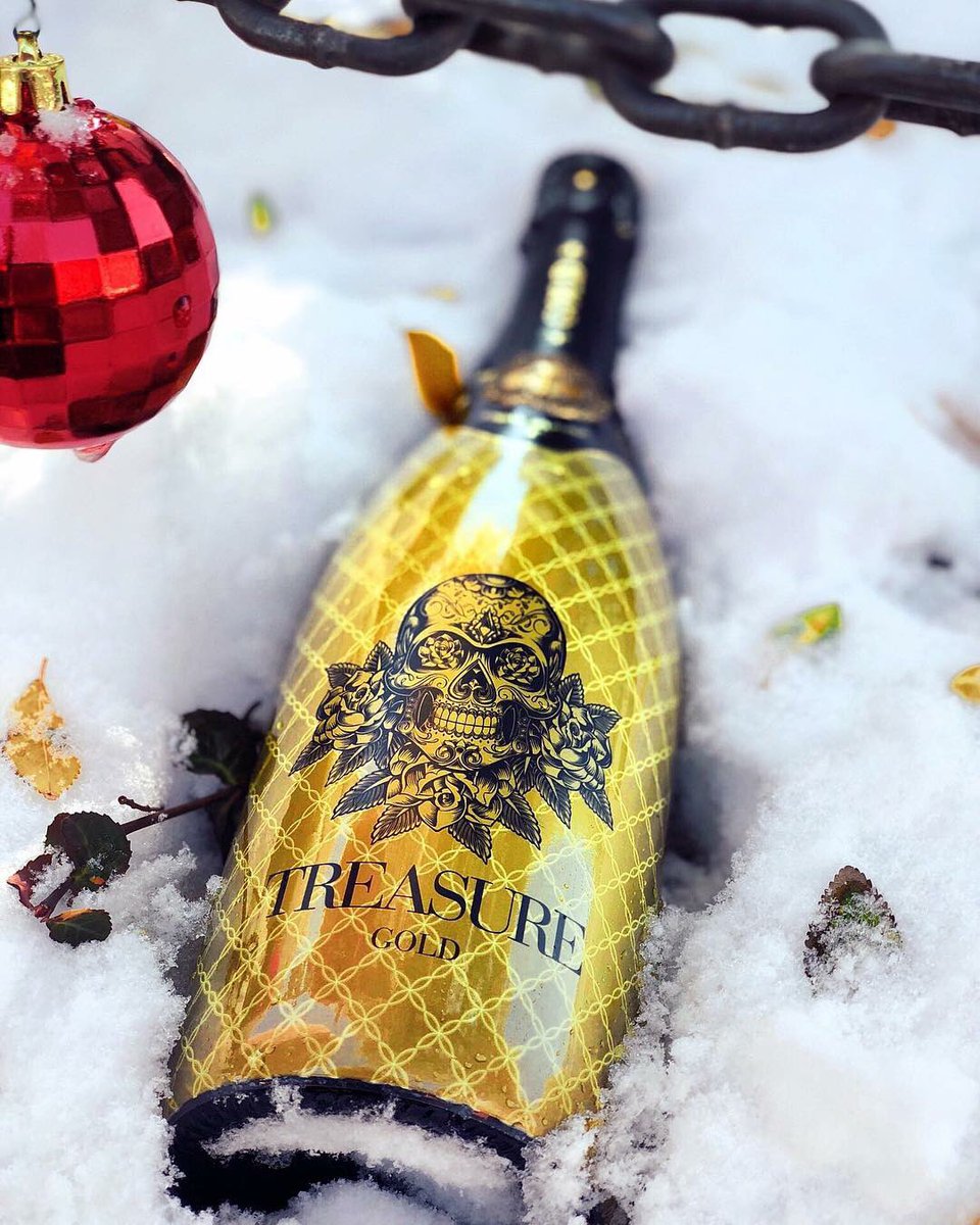 iamTreasureGold's tweet photo. Qué tal habéis pasado la Navidad? Preparados para Fin de Año? ⭐️🥂✨ #treasuregold #champagne #spain #christmas #instagood #luxury https://t.co/rDRK0oG35m