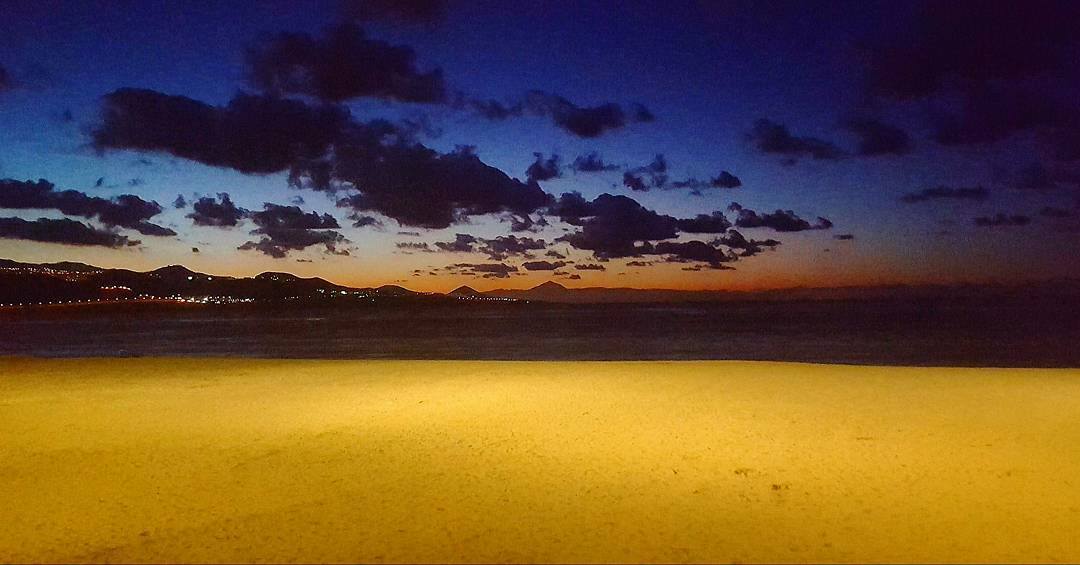 dipakvadera's tweet photo. Missed the sunset last night but got to see this skyline at least #AboutLastNight #lifeinparadise
.
.
.
#NomadCityGC #DigitalNomad #startuplife #remoteworklife #onebreathatatime #locationindependent #CanarianWinter #vitaminsea #latituddevida #lifelivedtrue https://t.co/lCNLkVMW3r