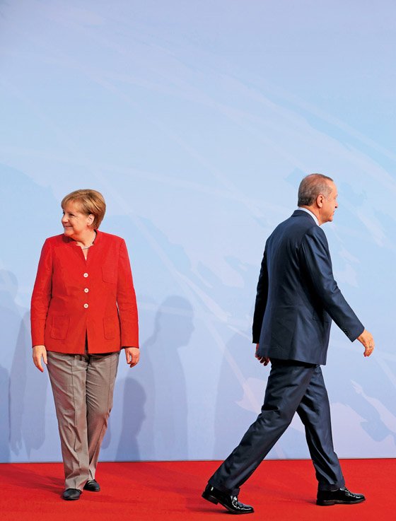 Chromit_Erz's tweet photo. Zollunion am Scheideweg?! Die Zollexperten von Chromit-Erz treffen fundierte Aussagen in der aktuellen Ausgabe der GTAI Markets International. Online-Ausgabe: https://t.co/AgPWdm8TEb https://t.co/CezghhO5T4