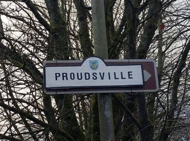 BBCMOTD's tweet photo. Whoever put this sign up near @BurnleyOfficial's Turf Moor 👏👏👏 https://t.co/ChwnUckTgQ