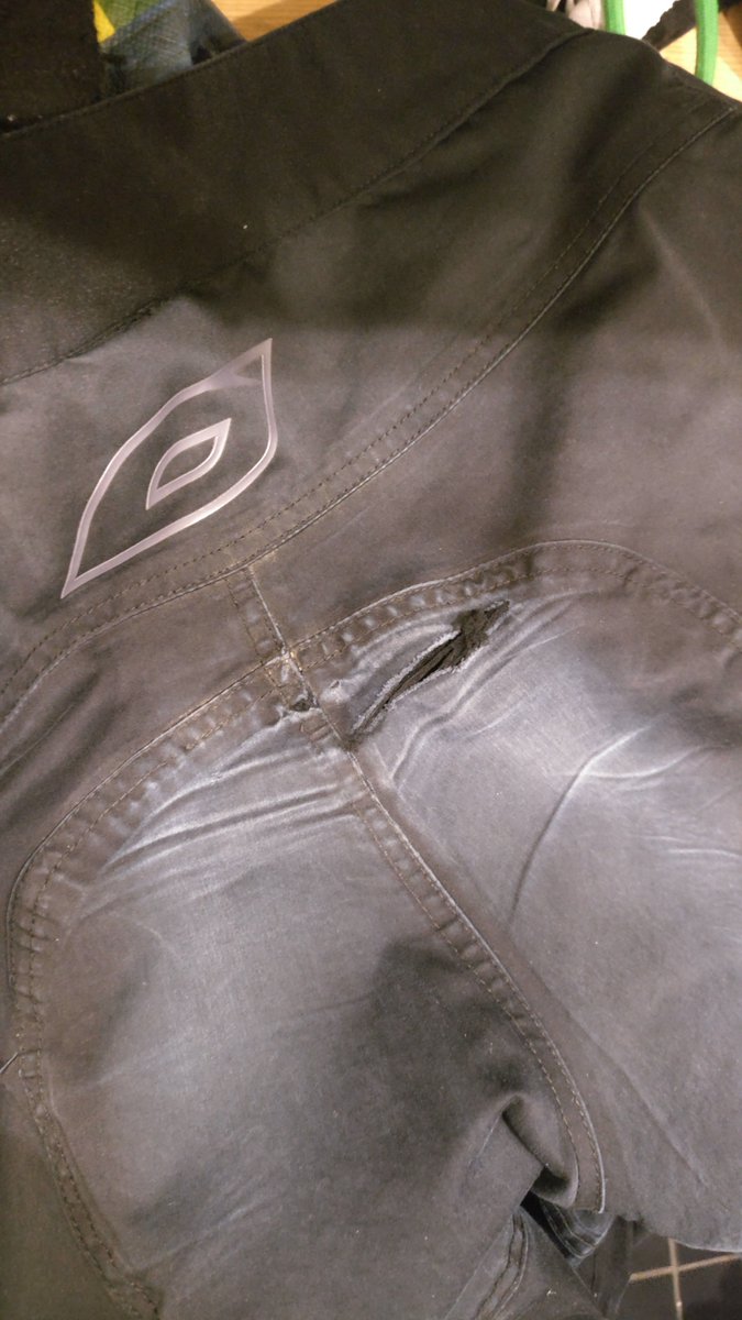 ssiren's tweet photo. Biking shorts, durability review, the short version
1. @endura, Endura Hummvee (9500 km) 
2. @OnealMotocross, O'Neal All Mountain Mud Shorts (3500 km)

What to try next? https://t.co/tEiB3KZ9rP