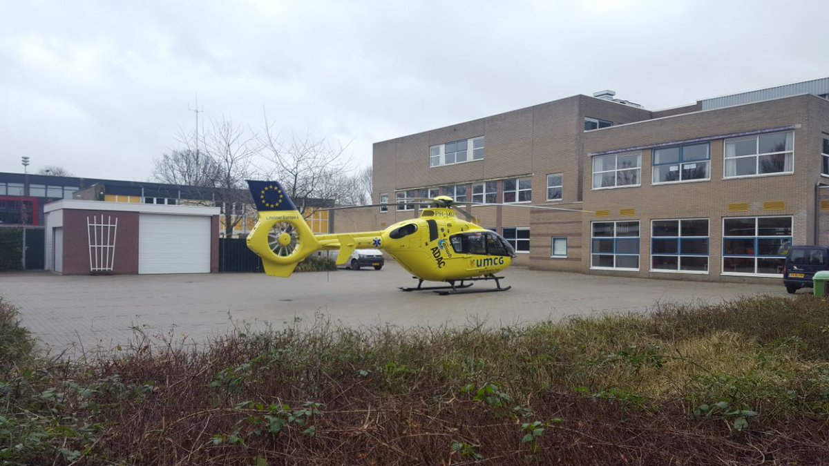 Duits jongetje valt van tribune in sporthal Winschoten bit.ly/2l6Fmj3