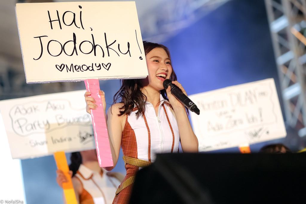 TryanHunter's tweet photo. Halo @FerliDjan π
Lagu trrbaru @officialJKT48 (Dirimu Melody) udh ada blum ?
klau blum ada yg mana aj.
Salamnya buat sluruh fansΒ² JKT48 & Special buat @melodyJKT48 "Tetap smangat terus ya sampai akhir konser kelulusanmu & Last Stage kmu di tahun 2018 nantiπ
@Pro2Jak #IndoPro https://t.co/g1IxGZ9qsD