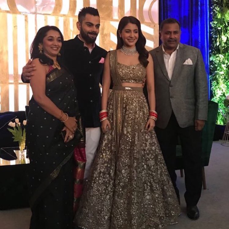  @AnushkaSharma &  @imVkohli with friends at their reception last night   #Virushka  #VirushkaReception