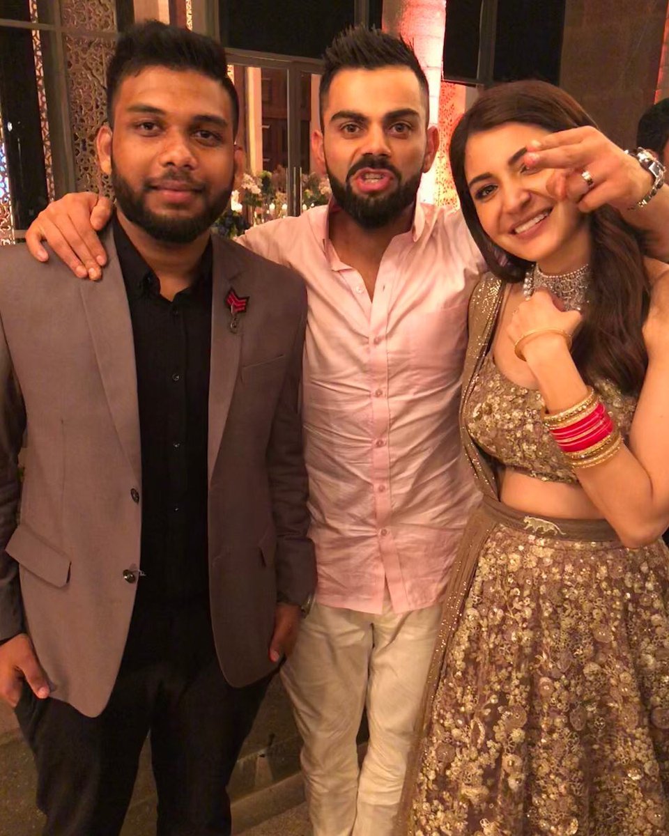  @AnushkaSharma &  @imVkohli with friends at their reception last night   #Virushka  #VirushkaReception