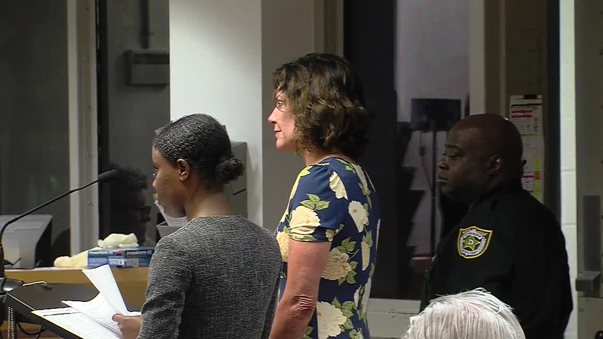 'Real Housewives' star offers 'sincere apologies' after Palm Beach arrest bit.ly/2l7pb55?utm_so… https://t.co/kdoNBnKupC