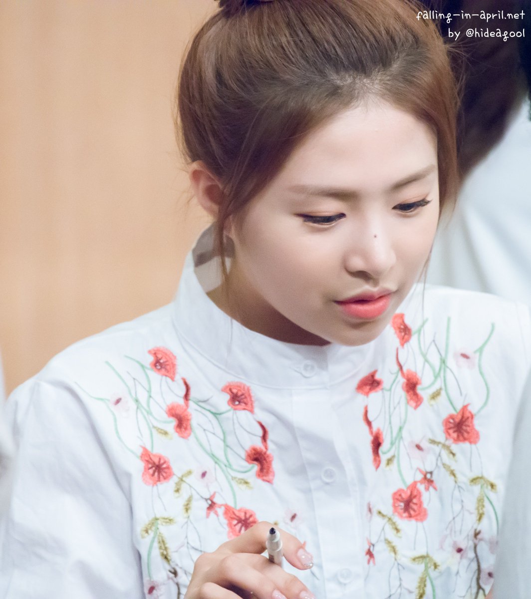 hideagool's tweet photo. #채원 #chaewon 👼
#에이프릴 #APRIL https://t.co/FiqTDYCHDa