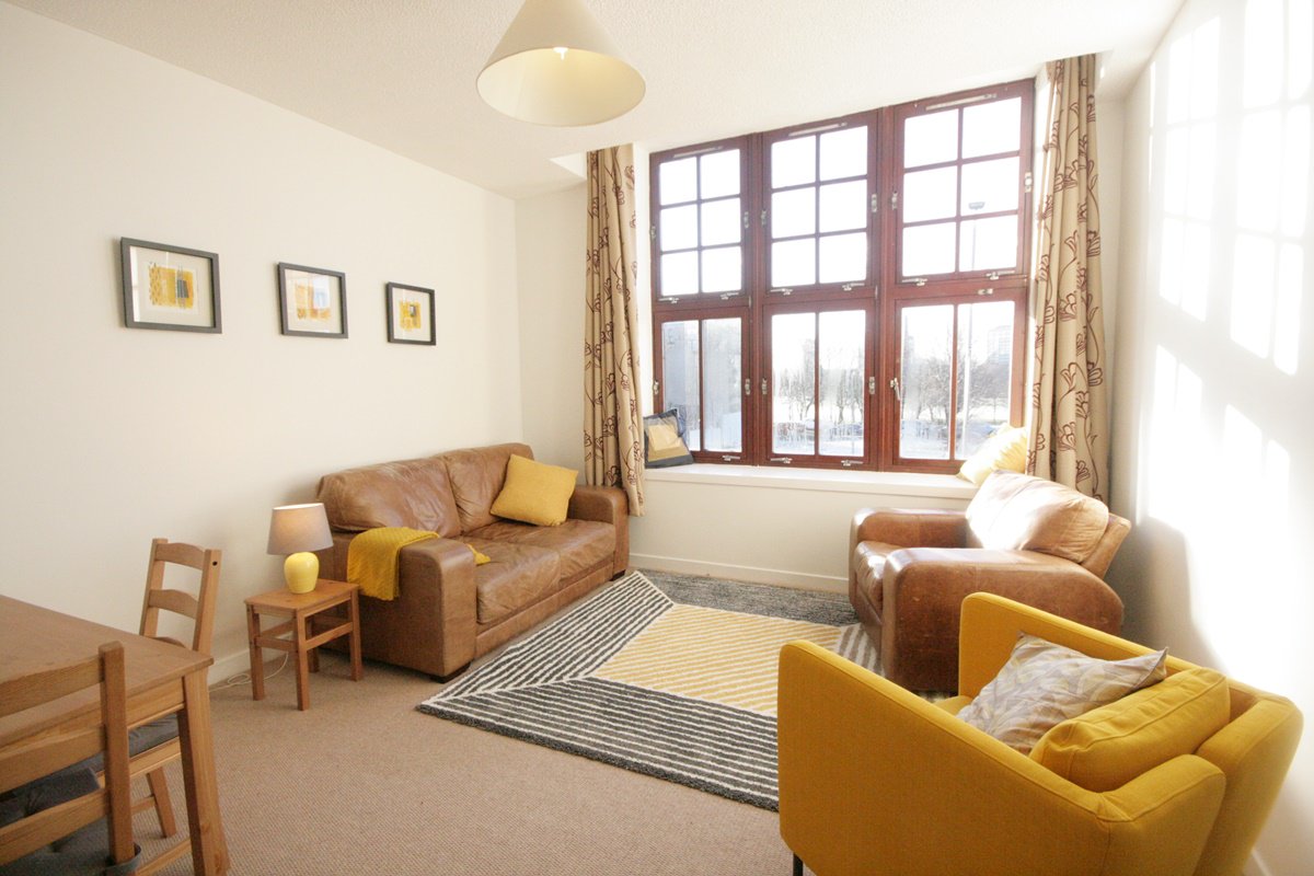 HomesForGood's tweet photo. New to the market! - newly refurbished 2 bed on London Rd, immediately available at £650 pm! https://t.co/mRnxi4GfkG