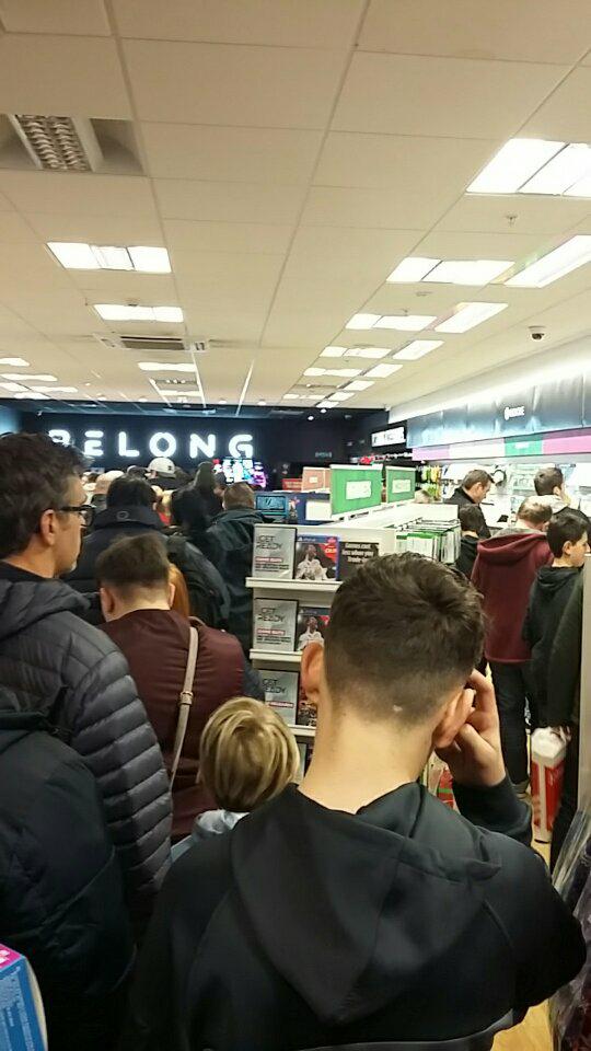 welshphotog's tweet photo. In #game the re the que is out the door https://t.co/GXRTERQWdW