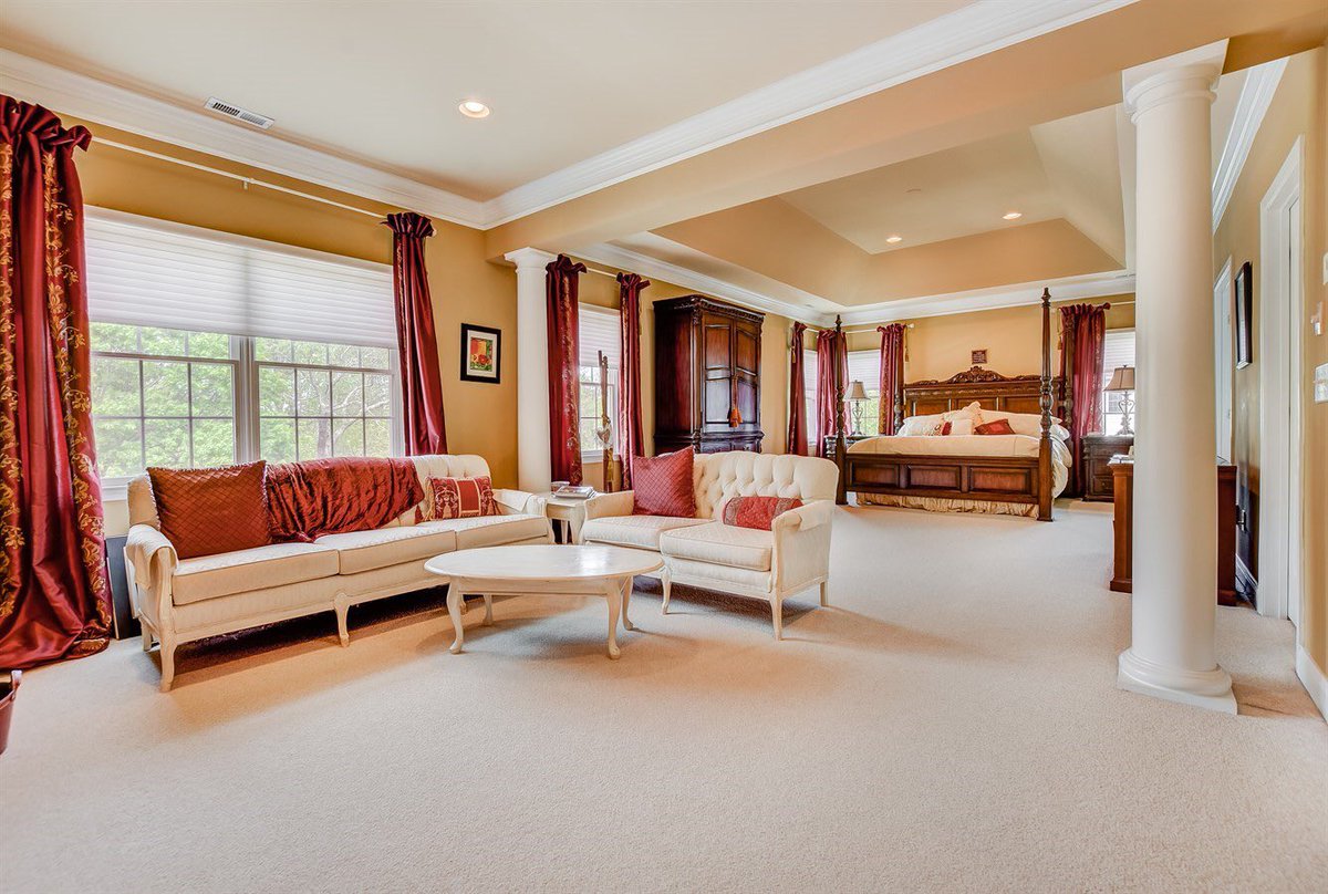 TourFactoryCNJ's tweet photo. 🔥 Hot Tour of The Week! 🔥
7 Summer Drive, Freehold 
Listed by Judy Serhus of @DTurtonRealtors. 
See more: https://t.co/E0oARxqjt6 https://t.co/qDCS5HWRet