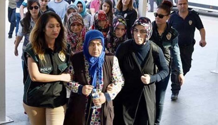 RaufAtillaPolat's tweet image. ‘'Reis bey;

'Dikkat ediniz! Kuran talebelerini mahkum etmek;

Bu mübarek vatanın başına bir KIYAMET kopmasına vesile olmaktır…’'

(Bediüzzaman)